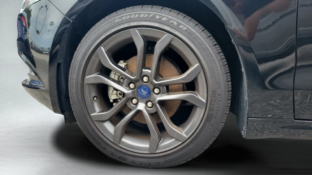 Used 2018 Ford Fusion SE w/ Equipment Group 201A FWD image 2