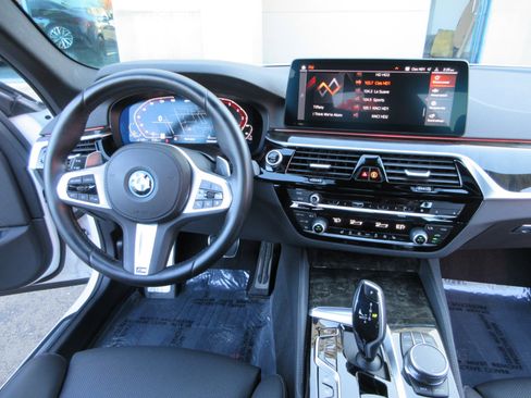 Used 2023 BMW 530e w/ M Sport Package image 44