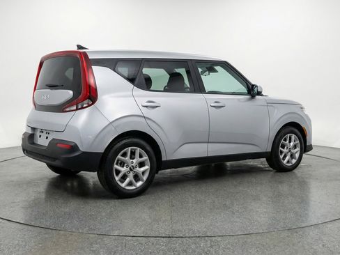 Used 2025 Kia Soul LX w/ LX Technology Package image 9