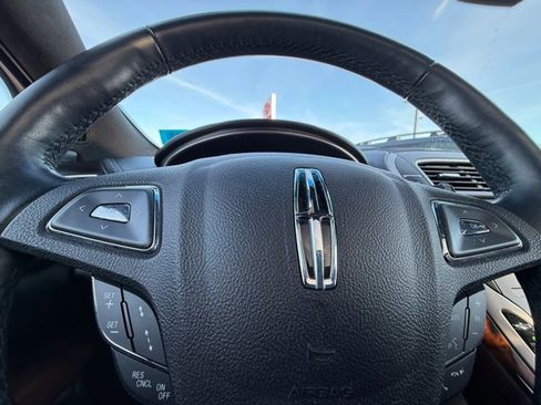 Used 2017 Lincoln MKX Reserve w/ Driver Assistance Package image 17