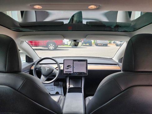 Used 2020 Tesla Model 3 Standard Range RWD image 9