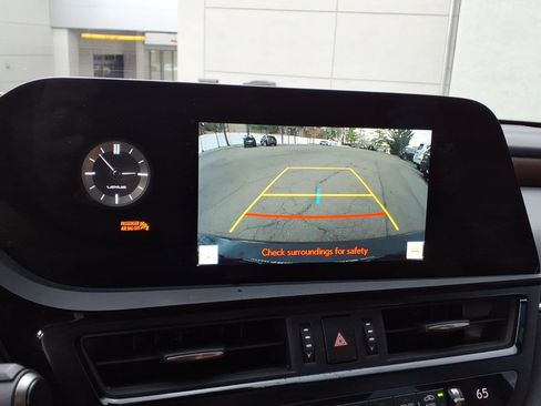 Used 2024 Lexus ES 350 w/ Premium Package image 18