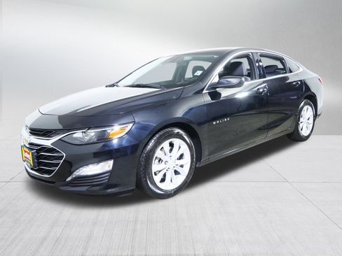 Used 2025 Chevrolet Malibu LT image 3