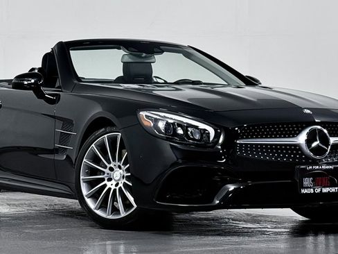Used 2017 Mercedes-Benz SL 550 image 2
