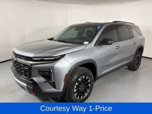 Used 2025 Chevrolet Traverse Z71 w/ Driver Confidence Package AWD/4WD image 5