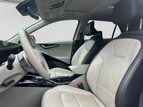 Used 2023 Kia Niro Wave w/ Wave Preserve Package FWD image 8