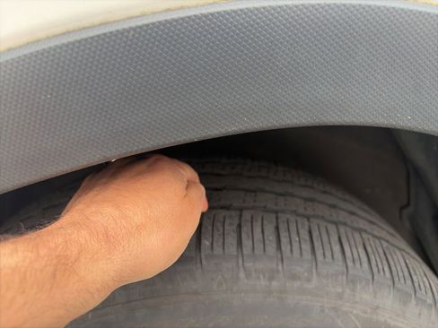 Used 2023 Subaru Ascent Premium w/ Convenience Package image 3