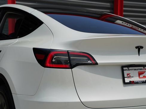 Used 2024 Tesla Model Y Long Range RWD image 10