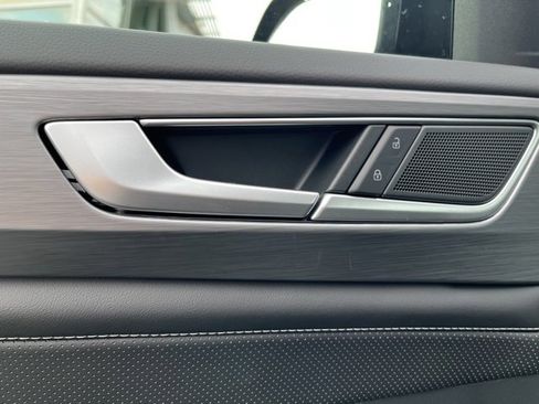 New 2026 Volkswagen Atlas Cross Sport SE image 18