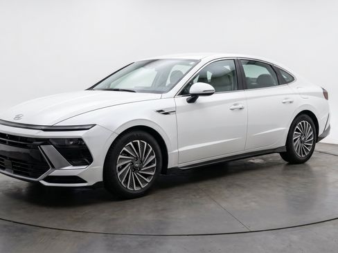 Used 2025 Hyundai Sonata SEL FWD image 3