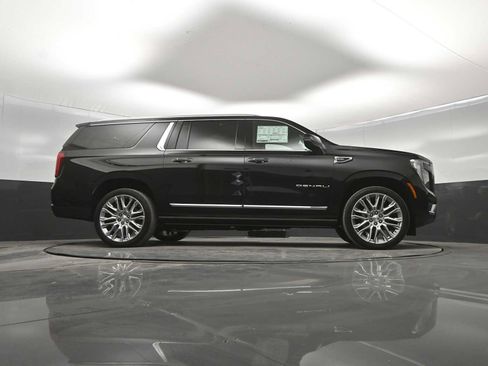 New 2026 GMC Yukon XL Denali w/ Denali Reserve Package AWD/4WD image 39