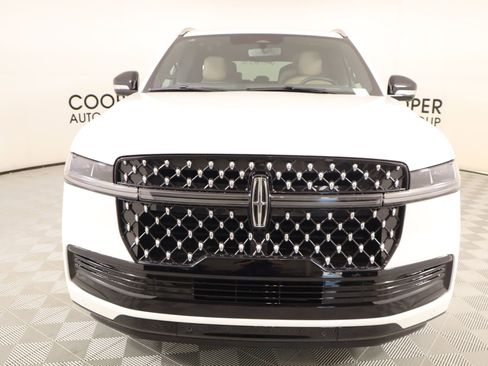 New 2026 Lincoln Navigator L Black Label AWD/4WD image 9