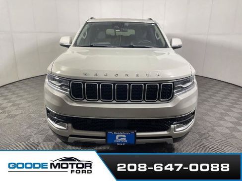 Used 2022 Jeep Wagoneer Series II AWD/4WD image 3