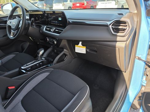 New 2026 Chevrolet TrailBlazer LT w/ LT Cold Weather Package FWD image 17