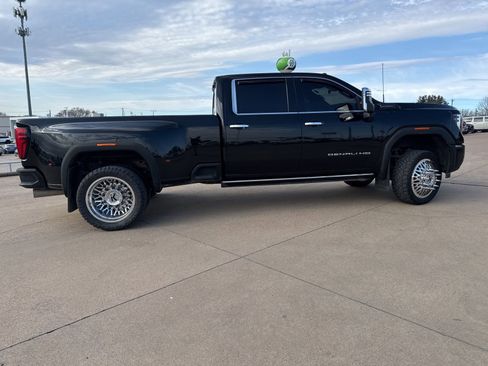 Used 2024 GMC Sierra 3500 Denali Ultimate image 8