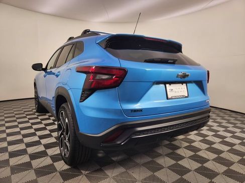 Used 2025 Chevrolet Trax RS w/ Sunroof Package FWD image 3