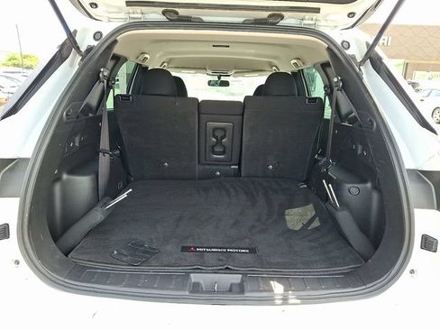 Used 2023 Mitsubishi Outlander ES FWD image 27