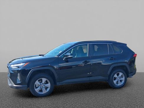 Used 2025 Toyota RAV4 XLE AWD/4WD image 1