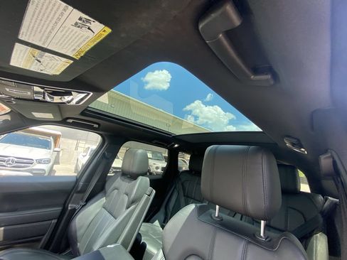 Used 2017 Land Rover Range Rover Sport SE AWD/4WD image 16