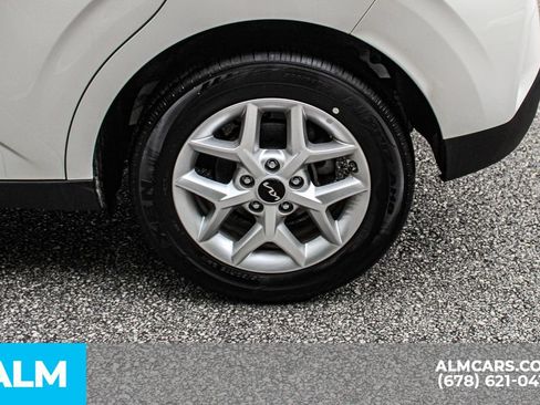 Used 2025 Kia Soul LX w/ LX Technology Package FWD image 16