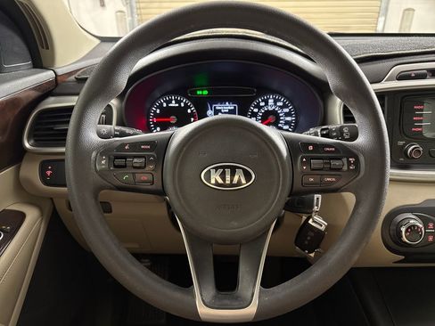 Used 2018 Kia Sorento FWD V6 image 14
