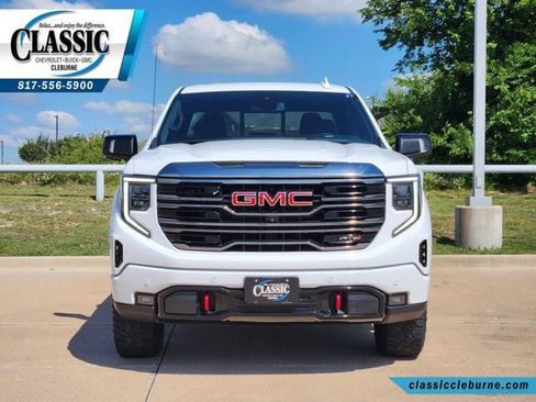 Used 2023 GMC Sierra 1500 AT4 w/ AT4 Premium Package AWD/4WD image 5
