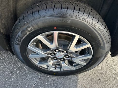 Used 2023 GMC Acadia SLT image 28