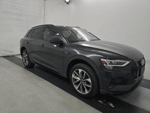 Used 2021 Audi e-tron Premium Plus w/ Premium Plus Package AWD/4WD image 3
