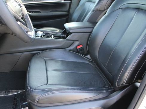 Used 2023 Jeep Grand Cherokee L Overland AWD/4WD image 32