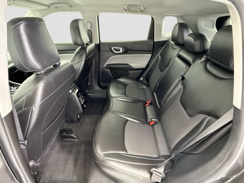 Used 2022 Jeep Compass Latitude FWD image 19