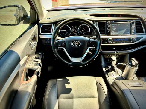 Used 2019 Toyota Highlander XLE FWD image 51