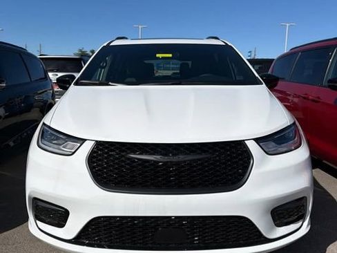New 2026 Chrysler Pacifica Limited w/ Uconnect Theater Family Group AWD/4WD image 2