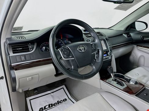 Used 2014 Toyota Camry XLE image 9