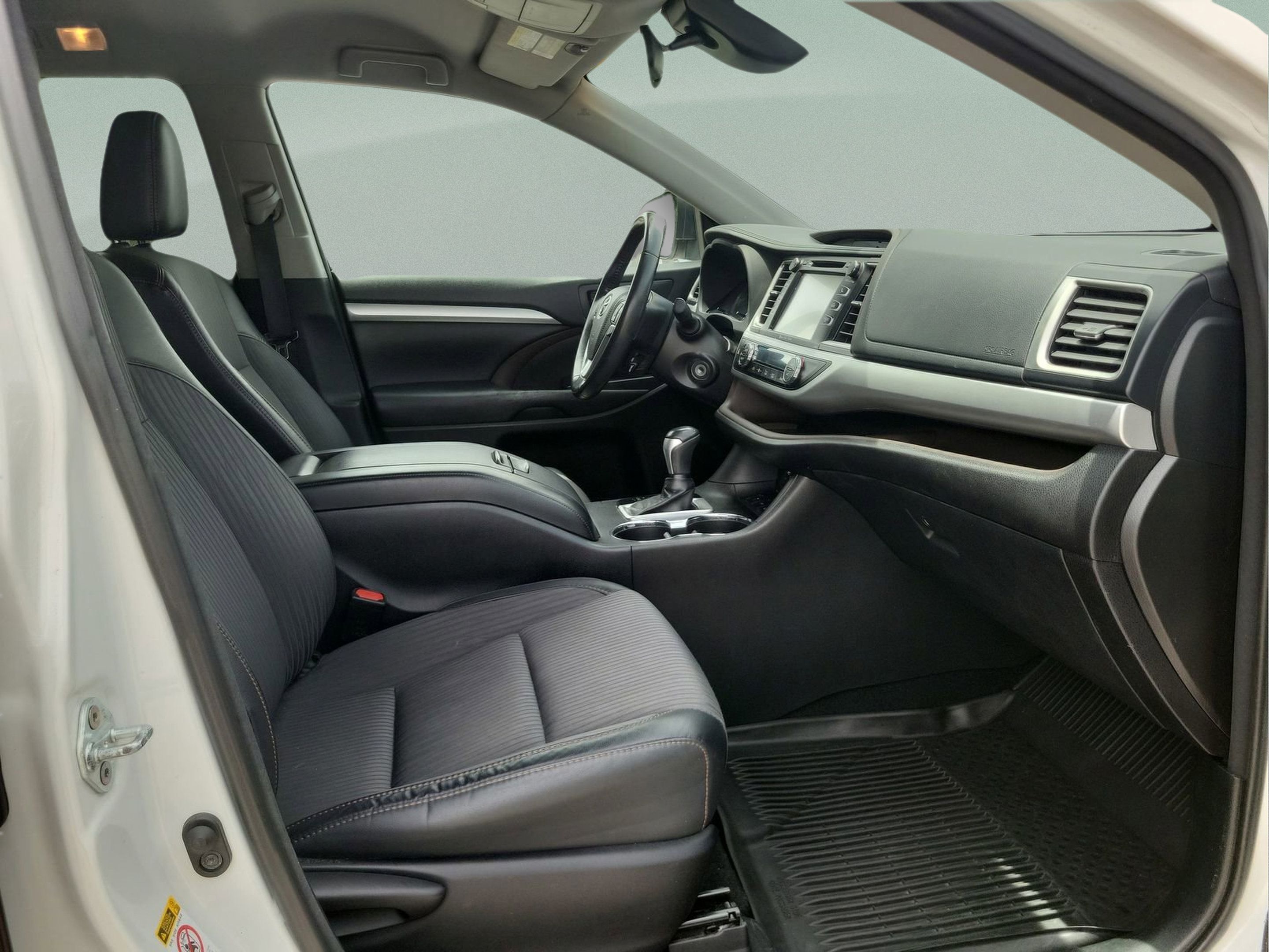 Used 2018 Toyota Highlander Plus AWD/4WD image 20