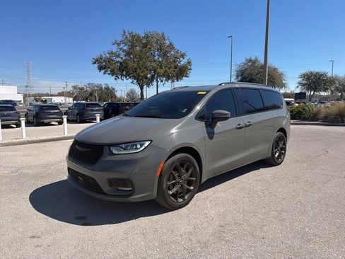 Used 2023 Chrysler Pacifica Touring-L w/ S Appearance Package image 1