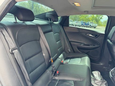 Used 2017 Chevrolet Malibu LT w/ Leather Package FWD image 14