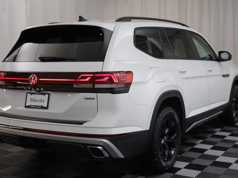 New 2026 Volkswagen Atlas Peak Edition image 16