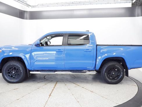 Used 2020 Toyota Tacoma SR5 AWD/4WD image 25