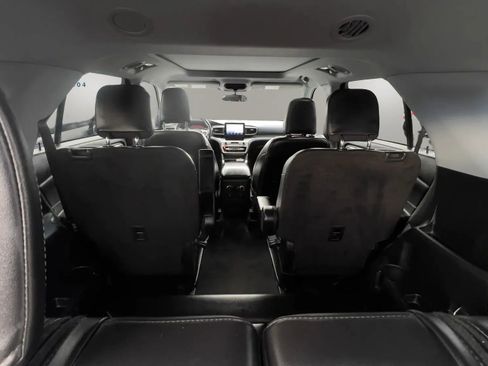 Used 2023 Ford Explorer XLT w/ Equipment Group 202A AWD/4WD image 16