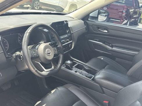 Used 2023 Nissan Pathfinder SL AWD/4WD image 15