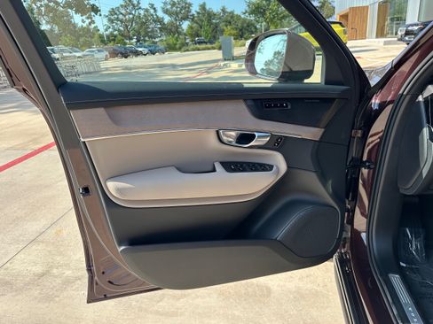 Used 2026 Volvo XC90 B6 Plus w/ Protection Package Premier AWD/4WD image 19