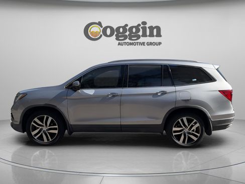 Certified 2017 Honda Pilot Touring image 2