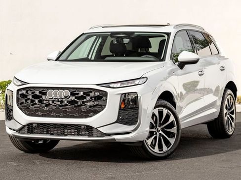 New 2026 Audi Q3 quattro 2.0T AWD/4WD image 1