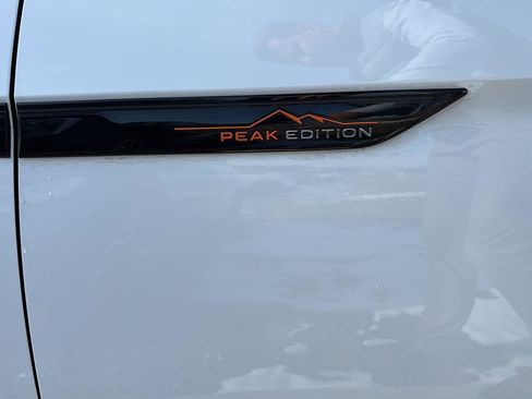 Used 2025 Volkswagen Atlas Peak Edition SE image 11