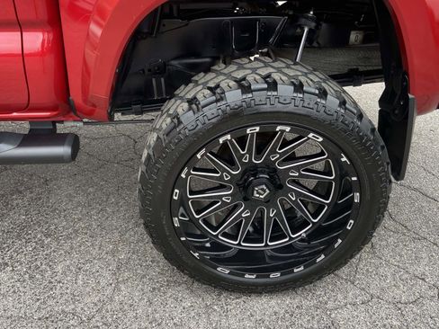 Used 2021 Toyota Tacoma Limited image 31