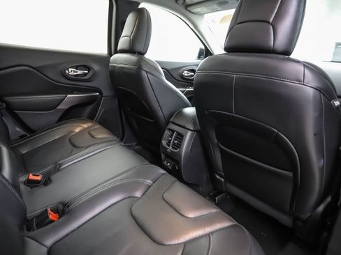 Used 2020 Jeep Cherokee Limited image 27