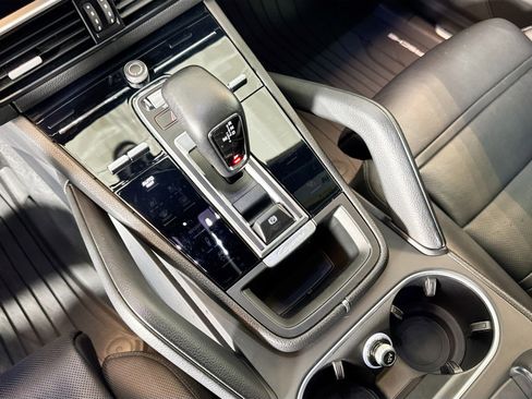 Used 2022 Porsche Cayenne Platinum Edition image 18