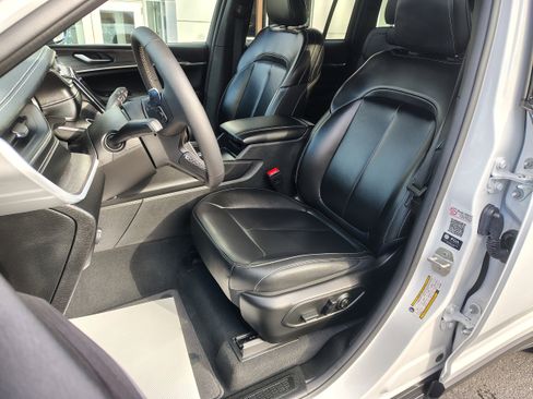 Certified 2024 Jeep Grand Cherokee Limited image 18