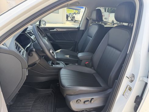 Used 2024 Volkswagen Tiguan SE FWD image 14