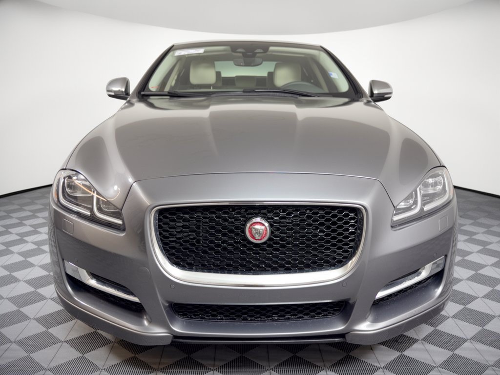 Used 2019 Jaguar XJ R-Sport RWD image 6